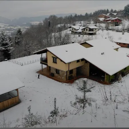 Con Piscina Climatizada En La Naturaleza Holiday home
