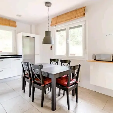 Con Piscina Climatizada En La Naturaleza Holiday home