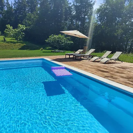 Con Piscina Climatizada En La Naturaleza Holiday home