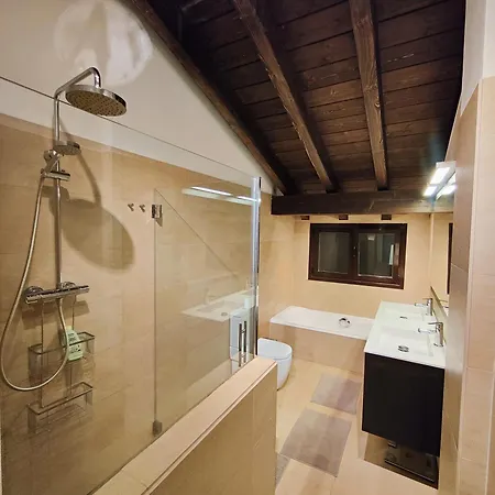 Con Piscina Climatizada En La Naturaleza Areatza